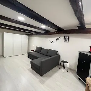 https://apt-la-casa-di-marty.hotels-amalfi.com